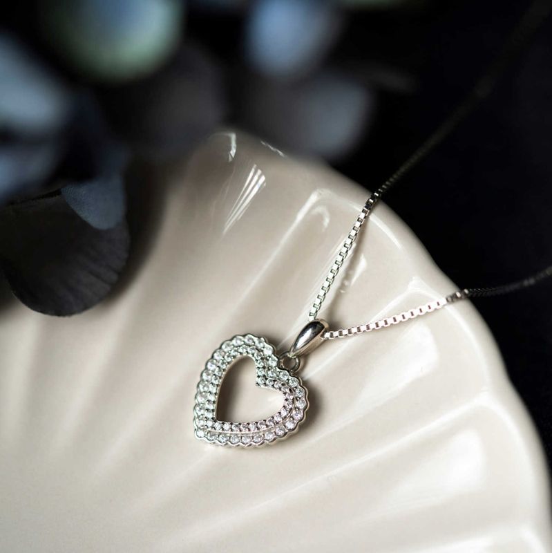 Hjerte smykke i sølv med zirkonia